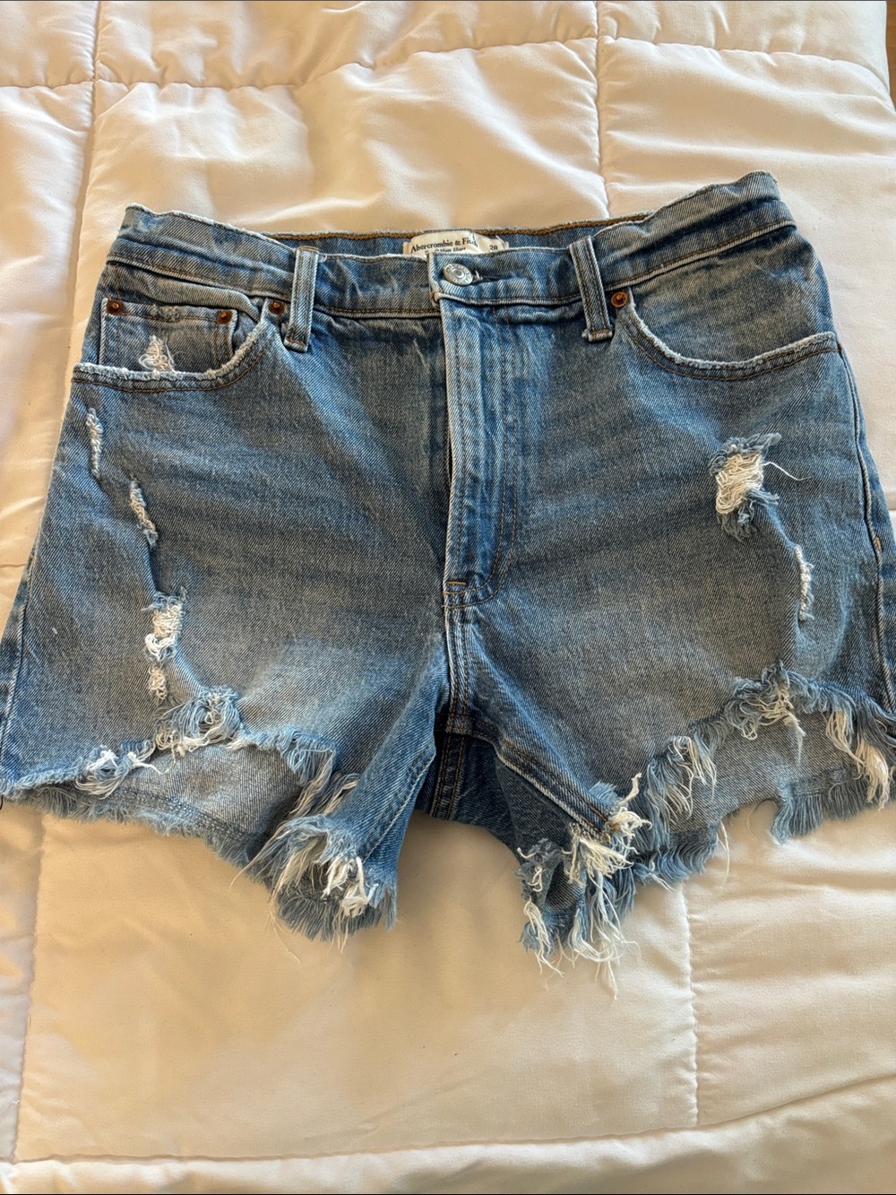 Abercrombie & Fitch 4” High Rise Mom Shorts - Distressed Denim